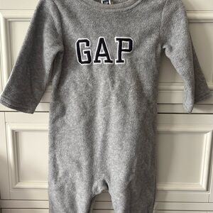 GAP Infant Gray Sweater one piece outfit size 6-12mo
